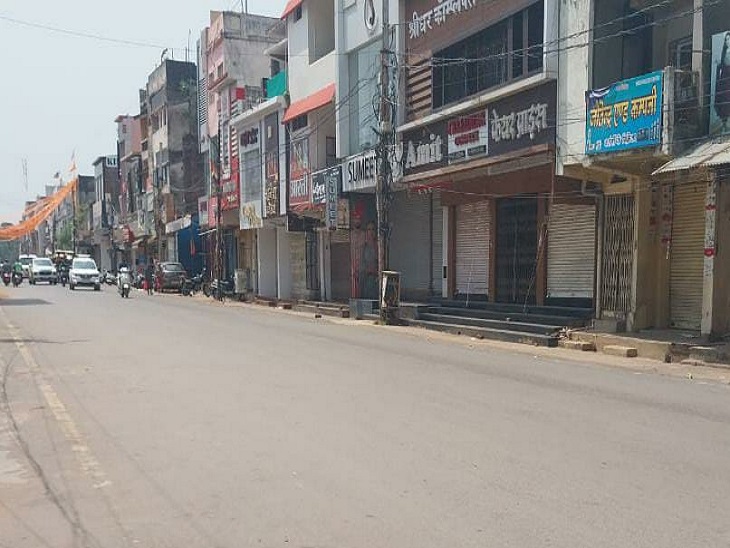 सुकमा में भी सुबह से दुकानें बंद रखी गई हैं।