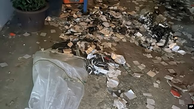 नॉर्थ कोरिया से आ रहे गुब्बारों की वजह से साउथ कोरिया के कुछ शहरों में सड़कों पर कचरा फैल गया है।