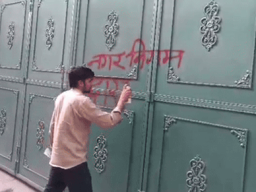 शुक्रवार को नगर निगम हेरिटेज ने अवैध निर्माण के खिलाफ सीज की कार्यवाही को अंजाम दिया। - Dainik Bhaskar