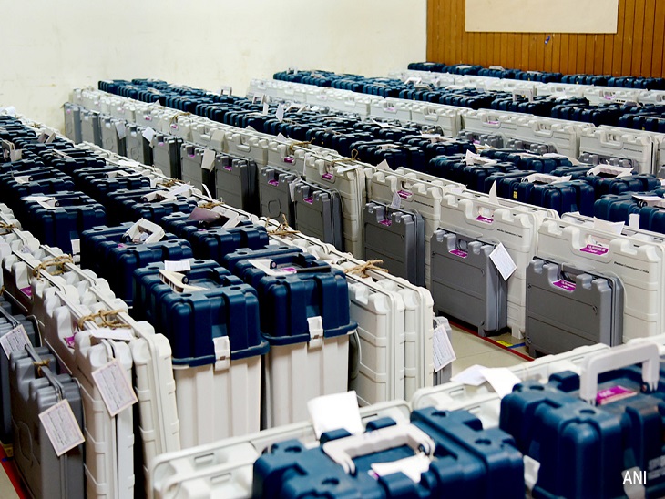 EVM को स्ट्रांग रूम में रखा गया