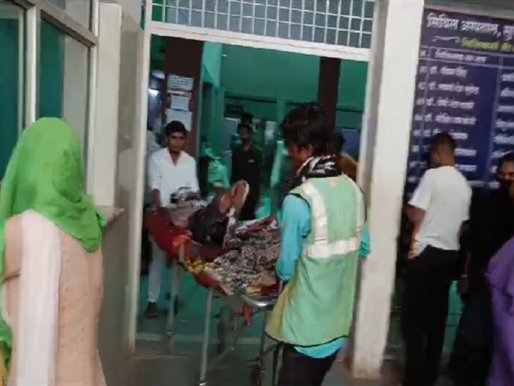 झुलसे हुए बुजुर्ग को किया गया रेफर - Dainik Bhaskar