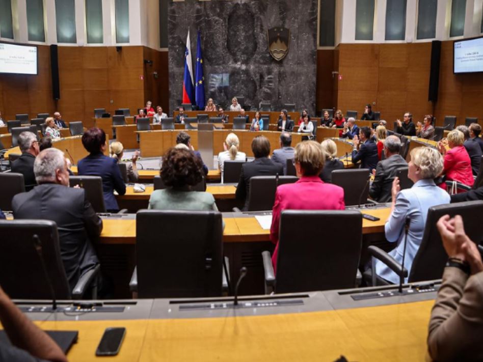 स्लोवेनिया ने इजराइल पर युद्ध खत्म करने के लिए दबाव बनाने की पहल की है।