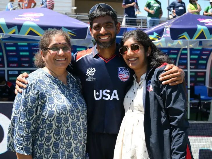 अमेरिका को पाकिस्तान से मैच जिताने के बाद मां और पत्नी के साथ सौरभ नेत्रावल्कर। - Dainik Bhaskar