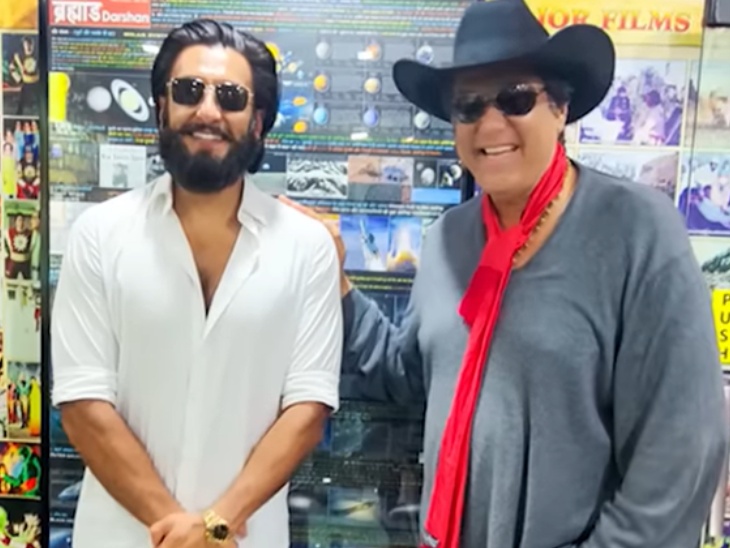 ये तस्वीर रणवीर और मुकेश खन्ना की पहली मुलाकात की है। - Dainik Bhaskar