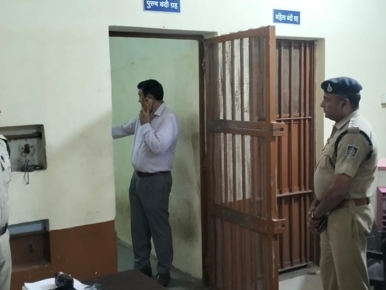 Khargone- SP-SDOP conducted surprise inspection of police stations ...