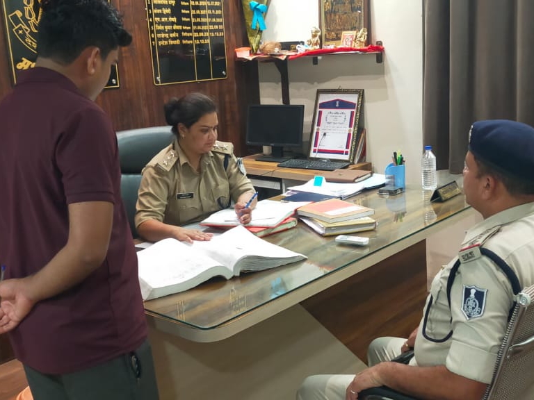 Khargone- SP-SDOP conducted surprise inspection of police stations ...