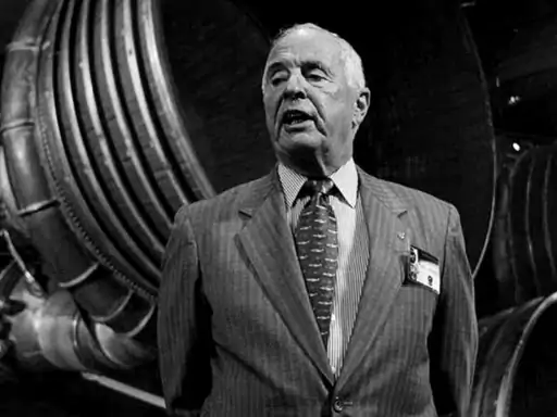 विलियम 1968 में कर्नल फ्रैंक बोरमैन और कैप्टन जेम्स लोवेल के साथ अपोलो 8 मिशन के लिए रवाना हुए थे।