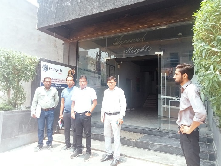 पहलाजानी आईवीएफ ए यूनिट ऑफ माता लक्ष्मी नर्सिंग होम कार्रवाई करने पहुंची टीम - Dainik Bhaskar