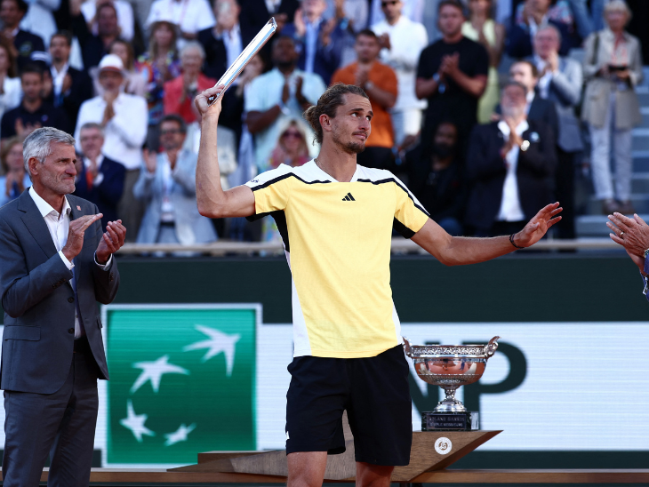 हार के बाद एलेक्जेंडर ज्वेरेव अपने इमोशंस कंट्रोल नहीं कर सके।