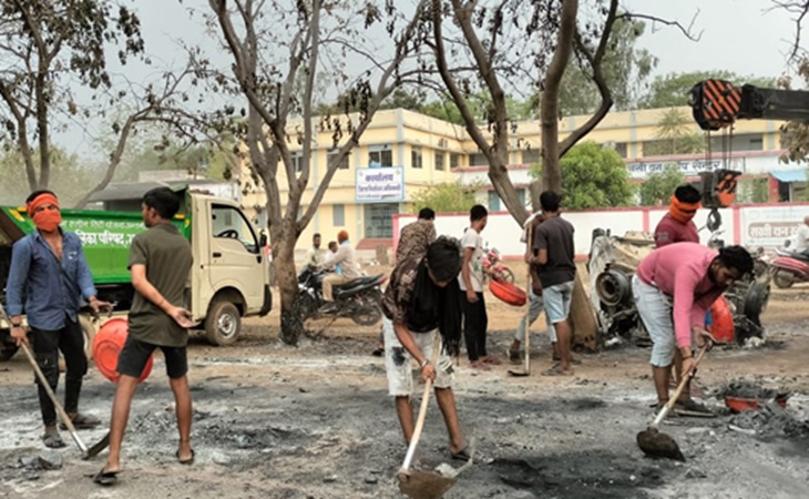 कलेक्ट्रेट बिल्डिंग की रेस्टोरेशन और कार्यालयीन कार्य का सुचारु संचालन के लिए 24 घंटे काम जारी रखने के निर्देश हैं। इसके लिए अधिकारी-कर्मचारियों की ड्यूटी लगाई गई है।