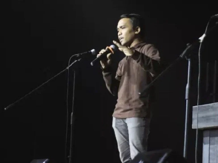 इंडोनेशिया में ईशनिंदा के आरोप में औलिया रहमान को 7 महीने की सजा हुई है। औलिया स्टैंडअप कॉमेडियन हैं। - Dainik Bhaskar