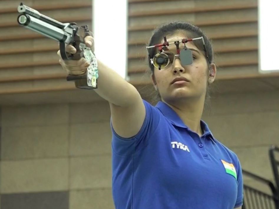 मनु भाकर महिलाओं की 10 मीटर एयर पिस्टल और महिलाओं की 25 मीटर पिस्टल में भाग लेंगी।