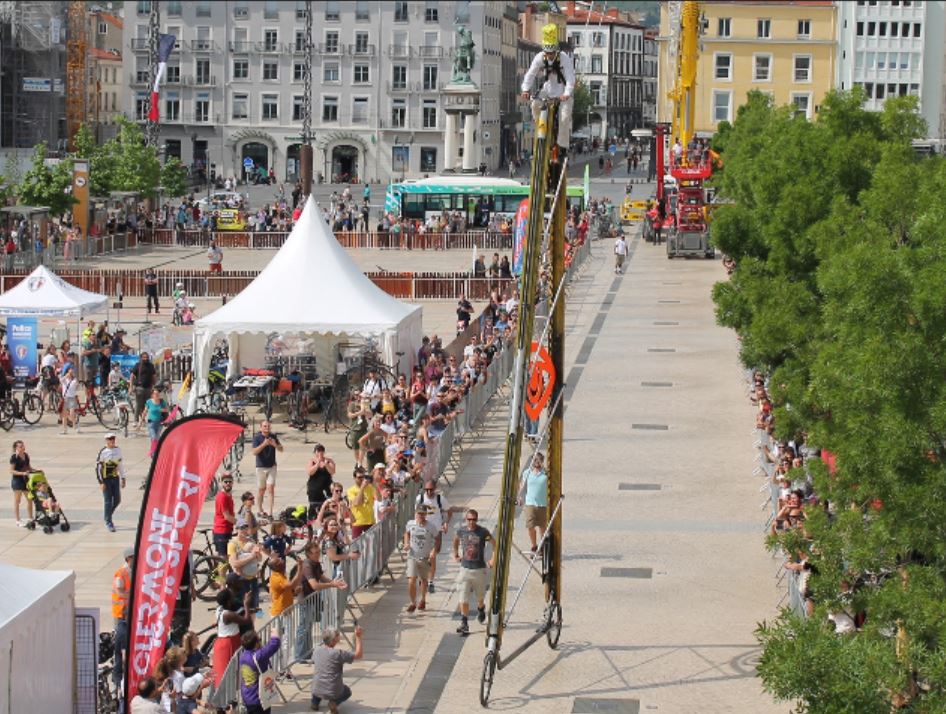 स्टार बाइक का प्रदर्शन क्लेरमॉन्ट फेरैंड शहर में एनुअल साइकिल फेस्ट में किया गया।