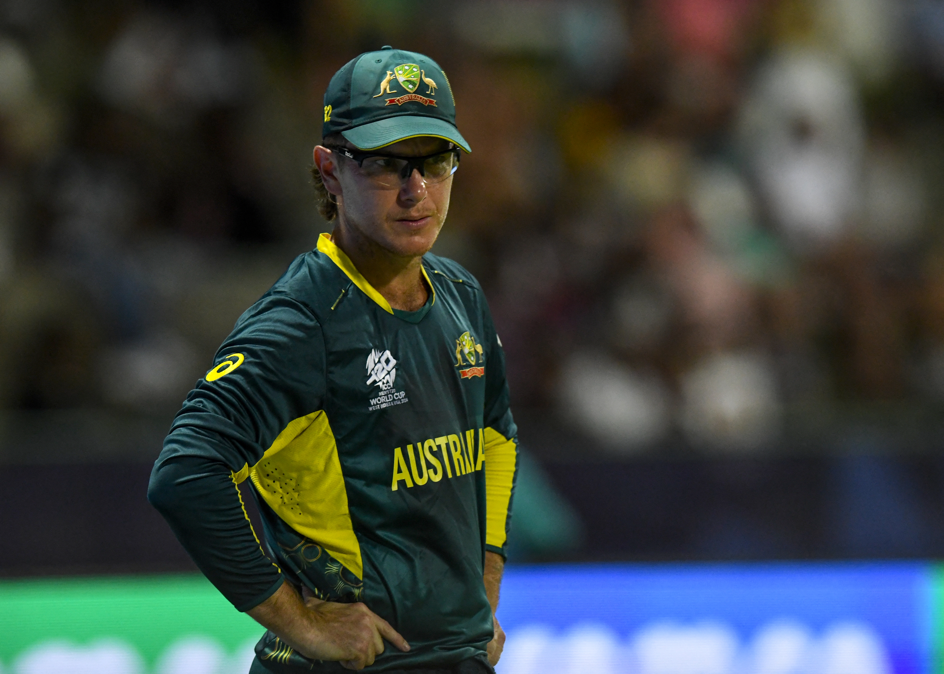 एडम जम्पा ने 4 विकेट लिए।