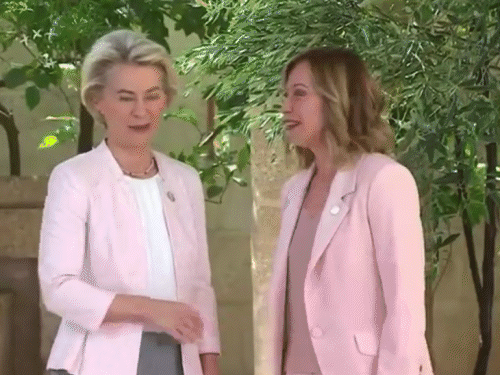 मोदी इटली के लिए रवाना होते हुए, मेलोनी ने हाथ जोड़कर G7 के मेहमानों का स्वागत किया। - Dainik Bhaskar