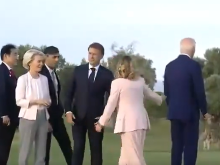 मेलोनी ने बाइडेन को भटकते देखा तो उन्हें वापस लेकर आई।