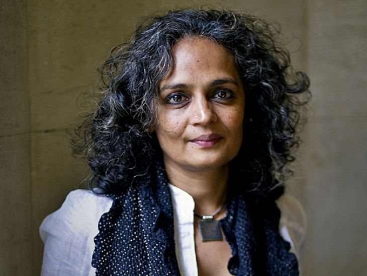 लेखिका अरुंधति रॉय को 1997 में बुकर प्राइज मिल चुका है। - Dainik Bhaskar
