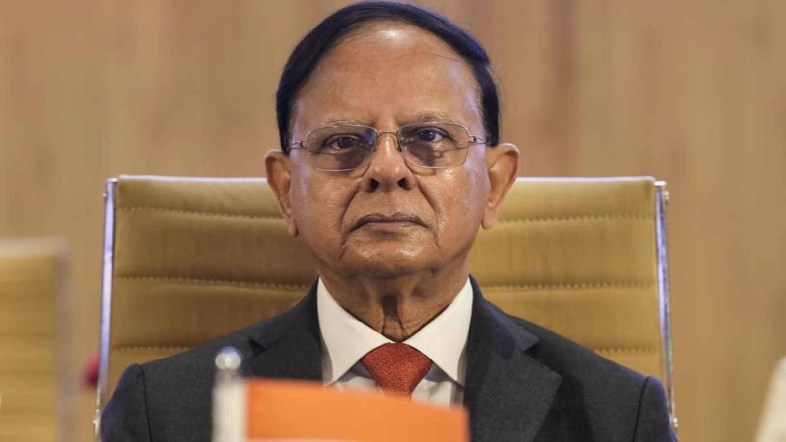 पीके मिश्रा को कार्यकाल के दौरान कैबिनेट मंत्री का दर्जा दिया जाएगा।