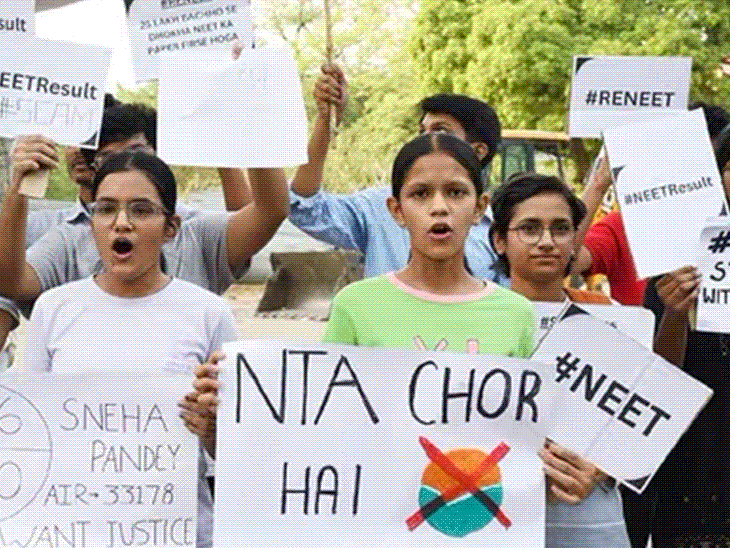 NEET परीक्षा में पेपर लीक के आरोपों के साथ 9 जून को दिल्‍ली में अलग-अलग जगहों पर प्रदर्शन हुए।