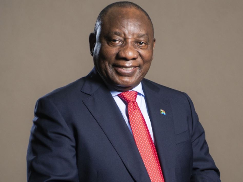 सिरिल रामाफोसा का जन्म 17 नवंबर 1952 को साउथ अफ्रीका के सोवेटो शहर में हुआ था।