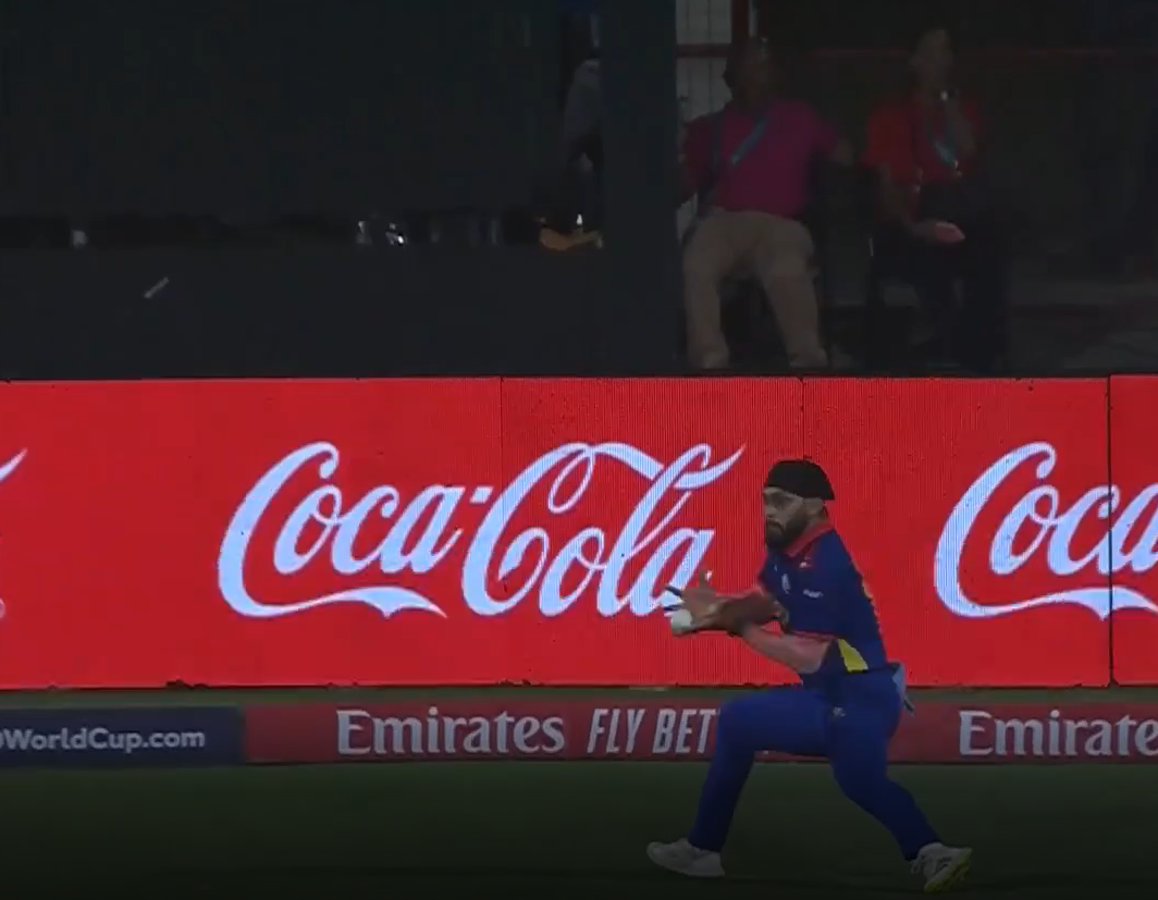 कुशल भुर्टेल ने 30 रन पर छोड़ा रीजा हेंड्रिक्स का कैच।