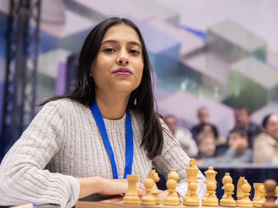 18 वर्षीय दिव्या ने 11 मैच में 9 मैच जीते और उनके दो मुकाबले ड्रॉ रहे।