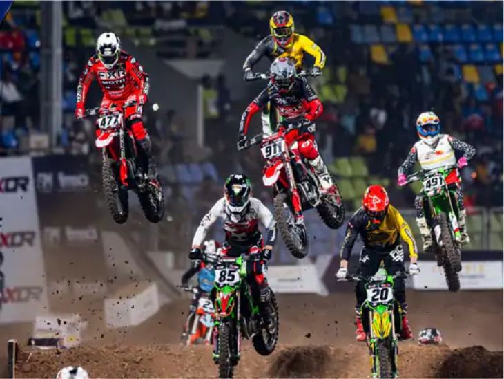 इंडियन सुपरक्रॉस रेसिंग लीग (ISRL) का पहला सीजन तीन लेग (चरण) में खेला गया था।