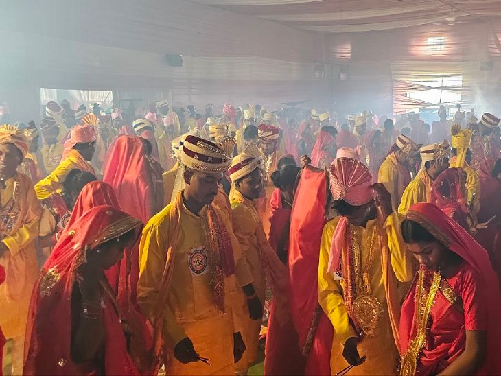 301 दिव्यांग जोड़ों का कराया गया सामूहिक विवाह - Dainik Bhaskar