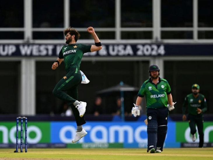 शाहीन अफरीदी ने 4 ओवर में 22 रन देकर 3 विकेट लिए।