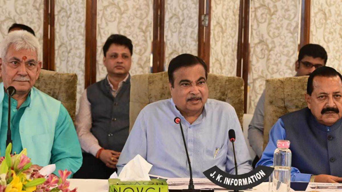 सड़क परिवहन एवं राजमार्ग मंत्री नितिन गडकरी ने बताया कि छत्तरगला टनल साढ़े छह किलोमीटर लंबी होगी और इससे करीब 20 किलोमीटर की दूरी घटेगी।