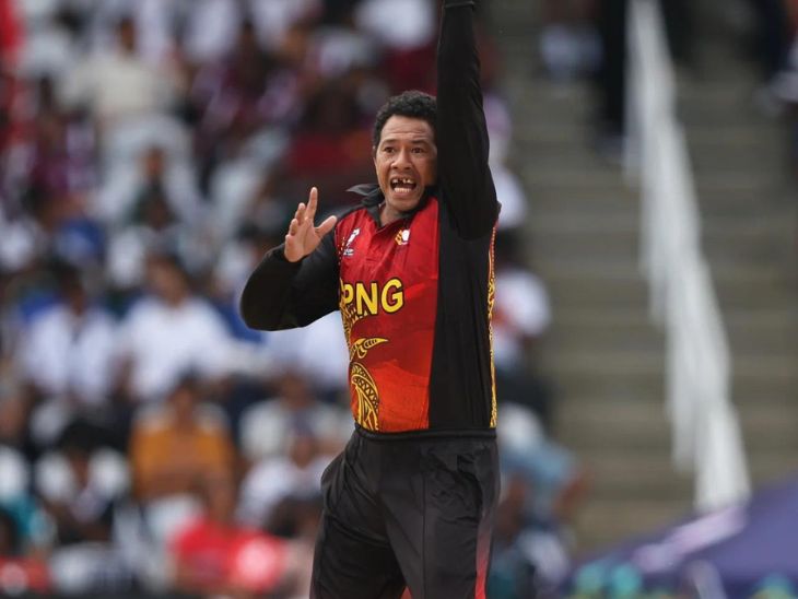 मोरिया ने 2.2 ओवर में 4 रन देकर 2 विकेट लिया।