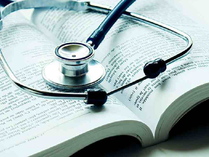 एमबीबीएम की पढ़ाई के लिए इंटरनेट पर सर्च करने के दौरान जालसाजों के संपर्क में आए।