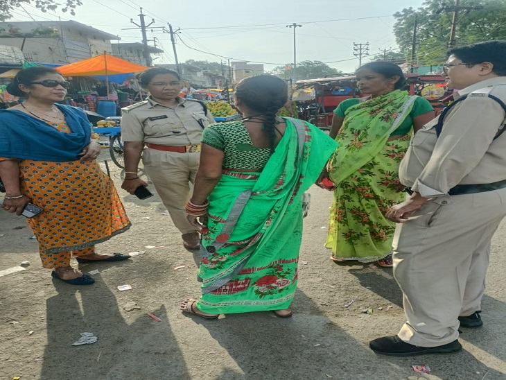 सैक्स रैकेट चलाने वाली तीन महिलाओं को पुलिस ने पकड़ा है। - Dainik Bhaskar