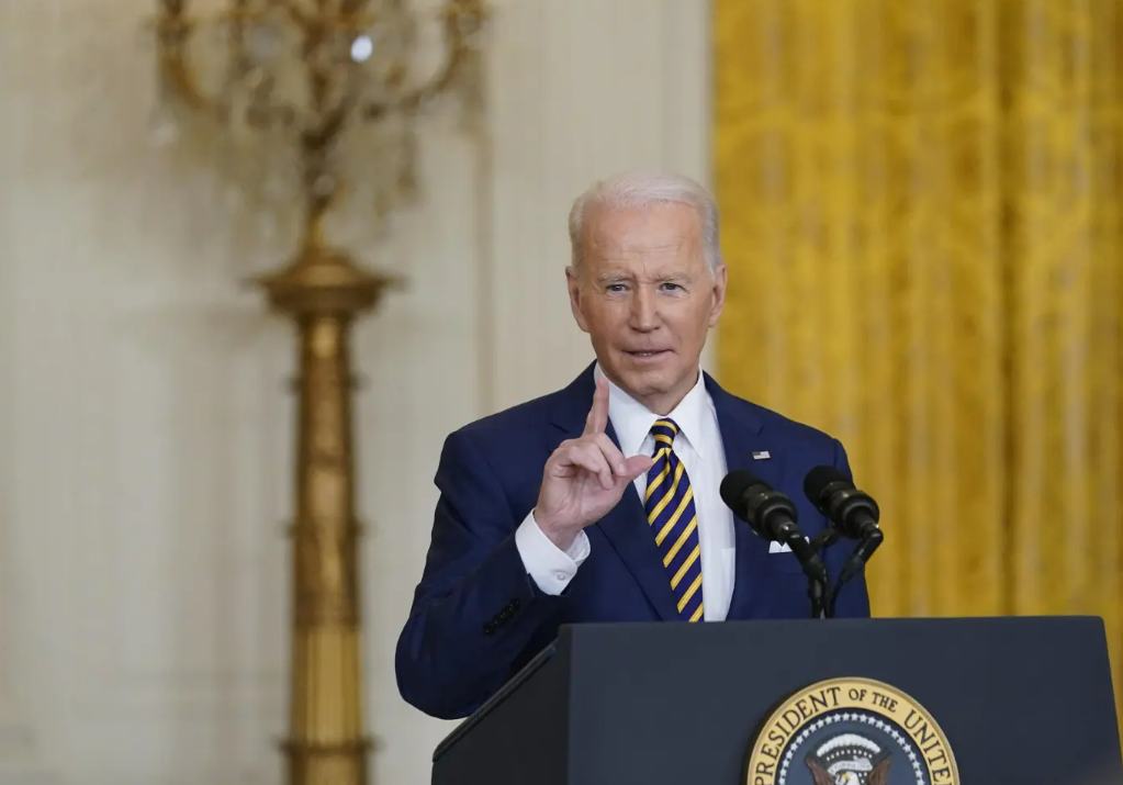 जो बाइडेन ने प्रवासियों को लुभाने के लिए नई अप्रवासी नीति की घोषणा की है।