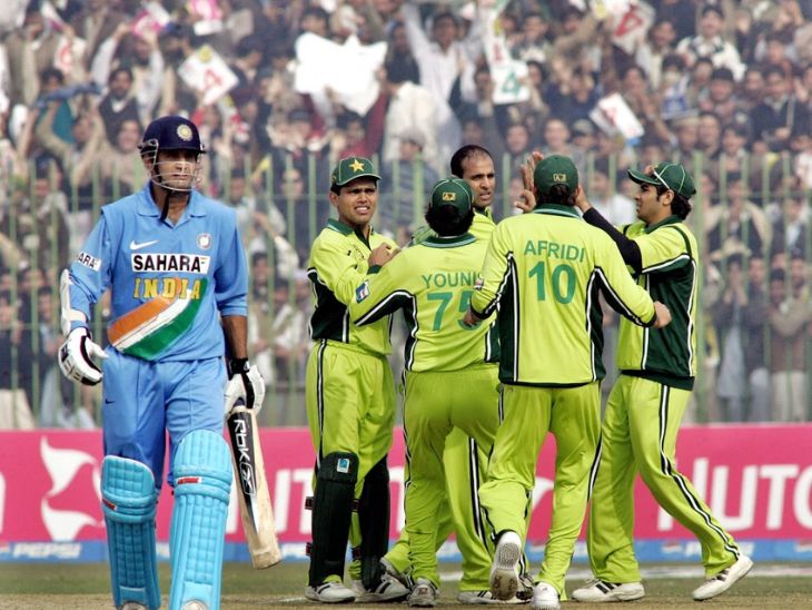 डीएसएल पद्धति पहली बार 2007 में भारतीय मैच में लागू की गई थी, जिसे पाकिस्तान ने 7 रन से जीता था।