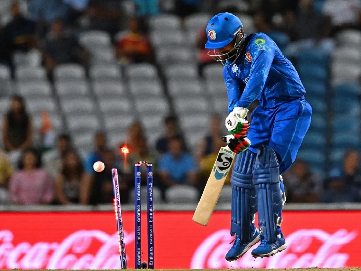 राशिद 8 रन बनाकर आउट हुए।