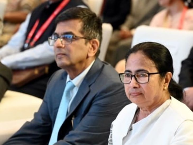 कोलकाता में कलकत्ता हाईकोर्ट और पश्चिम बंगाल न्यायिक अकादमी ने कार्यक्रम आयोजित किया था। इसमें ममता बनर्जी और CJI चंद्रचूड़ पहुंचे थे। - Dainik Bhaskar
