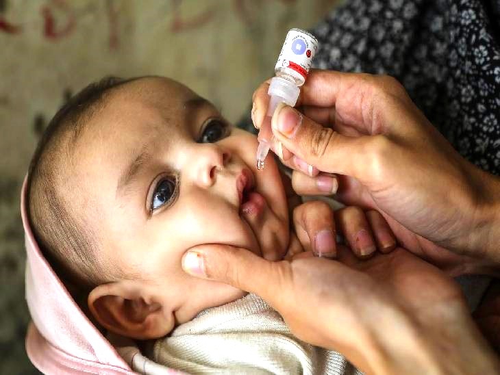 Rajasthan News, In Jaipur, 5 year old children swallowed polio doses | जयपुर में नौनिहालों ने गटकी पोलियो की खुराक: घर-घर पिलाई गई वैक्सीन - Jaipur News | Dainik Bhaskar