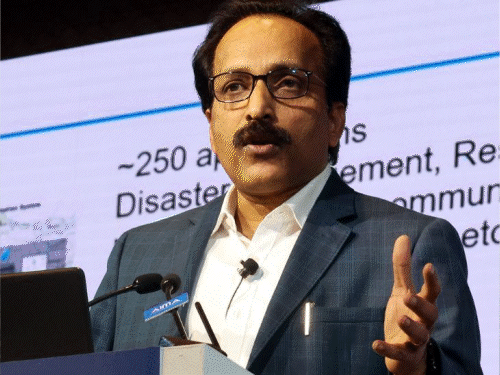 नासा यात्री सुनीता और बुच विलमोर 5 जून को स्पेस पर गए थे। उन्हें 13 जून को धरती पर लौटना था, लेकिन स्पेसक्राफ्ट में खराबी के चलते अब तक चार बार उनकी वापसी टाली गई है। - Dainik Bhaskar
