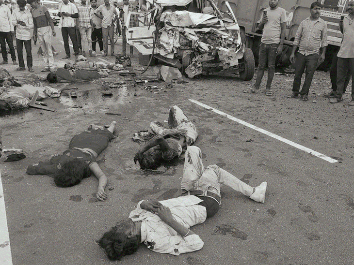 गाड़ी खरीदने पर पूजन के लिए आए थे, बोलेरो-ट्रक से टकराई; मृतकों में 6 महिलाएं, 2 बच्चे|देश,National - Dainik Bhaskar