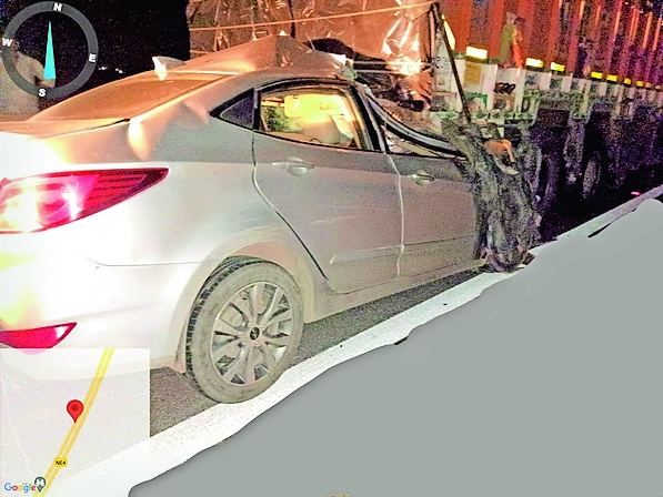 Due to drowsiness on the expressway, the car collided with a parked ...