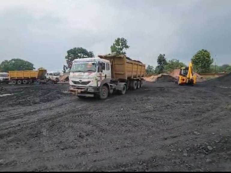 पेंड्रा में कोल डिपो में खनिज विभाग का छापा।