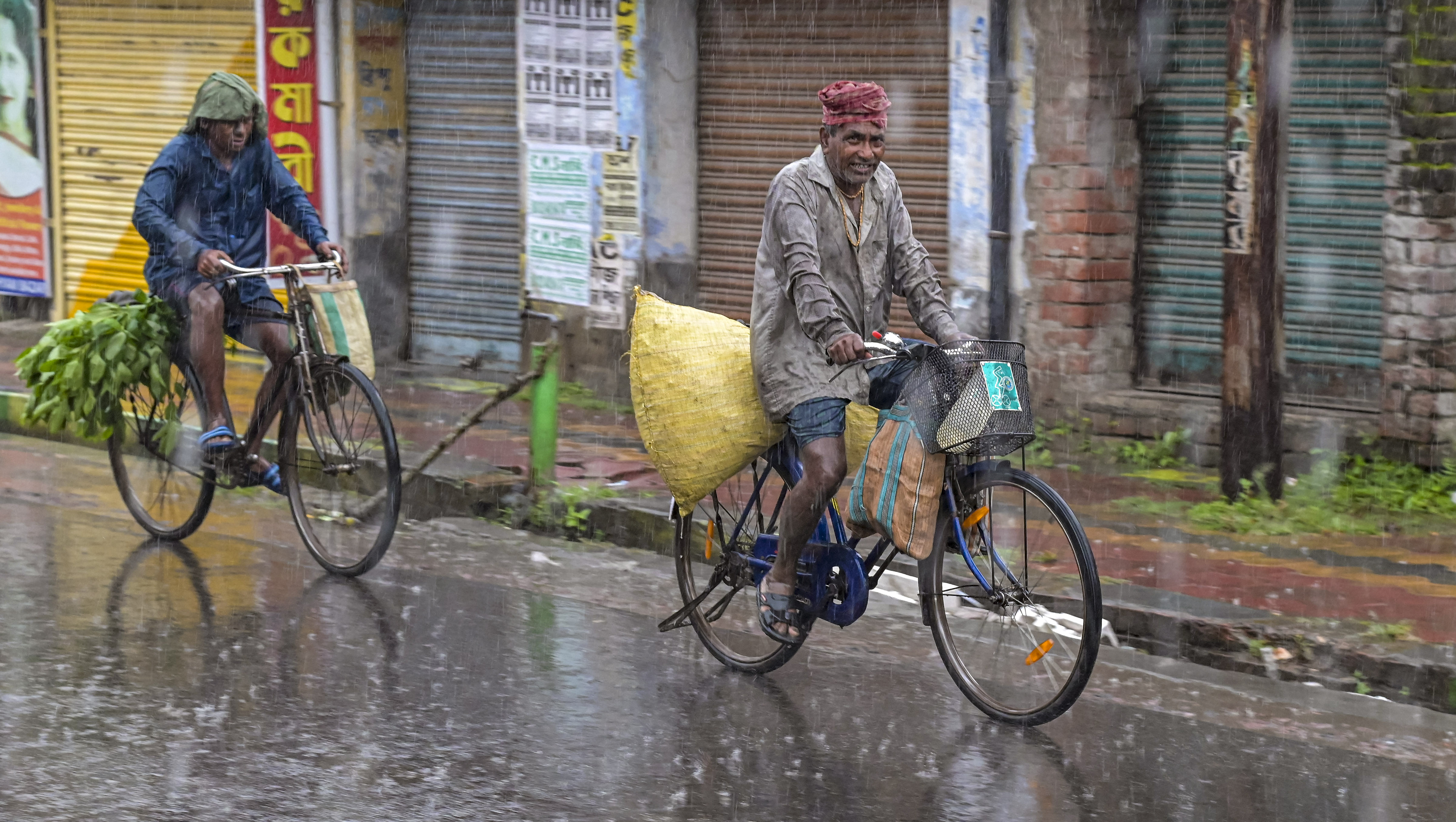 पश्चिम बंगाल के नदिया में शनिवार को भारी बारिश हुई।