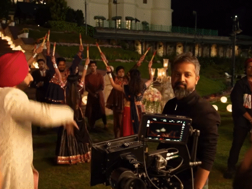 After the shooting, director Anand Tiwari thanked everyone.
