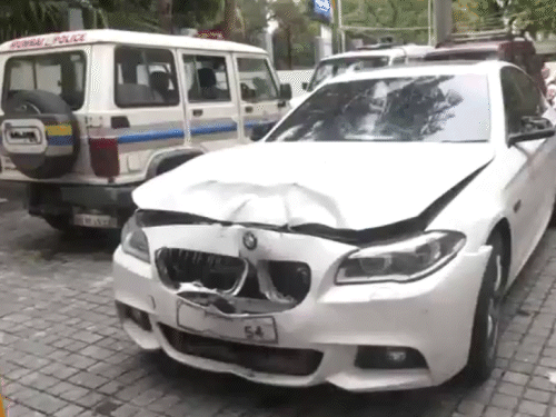 पुलिस ने मुंबई के बांद्रा से BMW कार को बरामद कर लिया है।