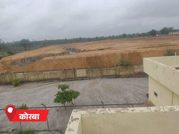 कोरबा में सुबह से ही बदली छाई हुई है, लेकिन कल से बारिश नहीं गिरने के कारण उमस और गर्मी लोगो को परेशान कर रही हैं। नगर निगम और जिला प्रशासन की टीम ऐसी कई जगहों का निरीक्षण कर रही है, जहां आने वाले समय में भारी बारिश से परेशानियों का सामना न करना पड़ सकता है।