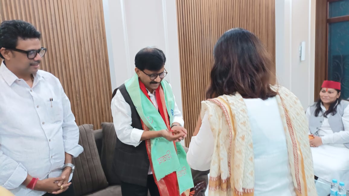 Shiv Sena MP Sanjay Raut reached the house of Congress state president ...