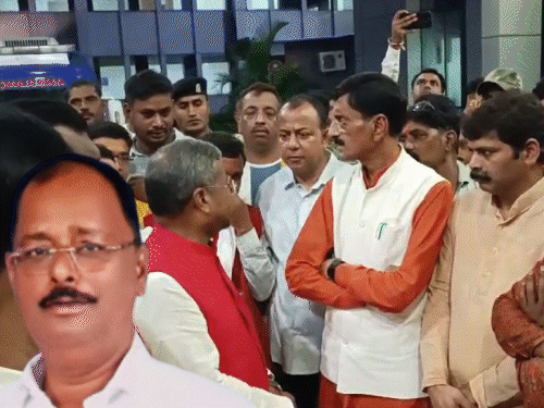 Ranchi's former councilor Ved Singh shot at | रांची में पूर्व पार्षद को मारी  गोली..गर्दन में अटकी: भगाने के दौरान बदमाश की गिरी पिस्तौल; जगन्नाथपुर मेला  के ...