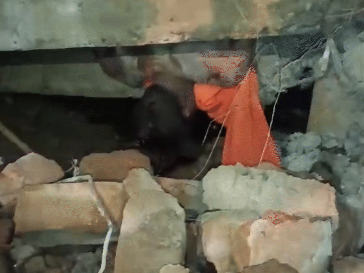 One person died in the accident. The debris was removed by cutting the pillar's rods.