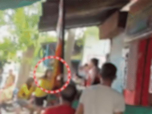 5 जुलाई को दुकान की प्रेग्नेंट महिला कर्मचारी के साथ मारपीट करती युवतियां।